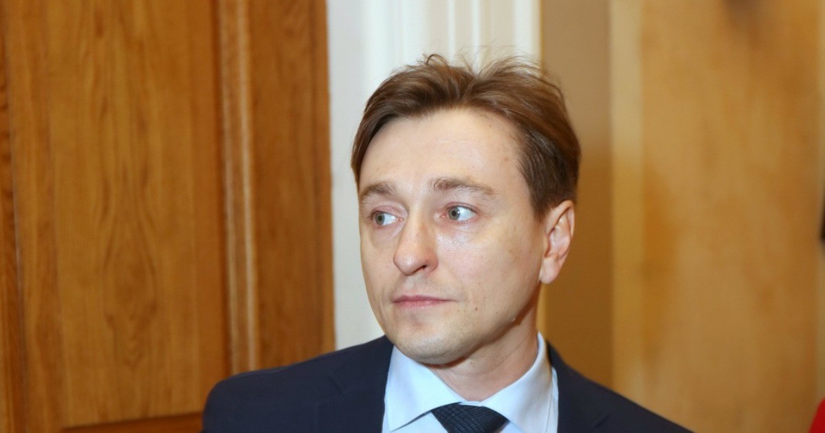 Сергей Безруков отложил выступления из-за covid