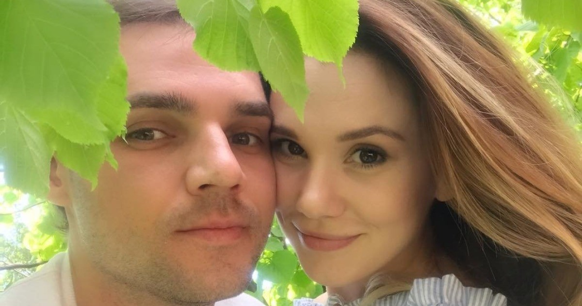 Артем Алексеев, обвиняемый женой в насилии и измене, появился в сети