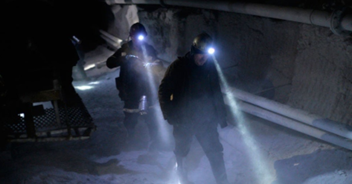 Взрыв произошел на шахте «Листвяжная» в Кемеровской области.  Многие рабочие погибли