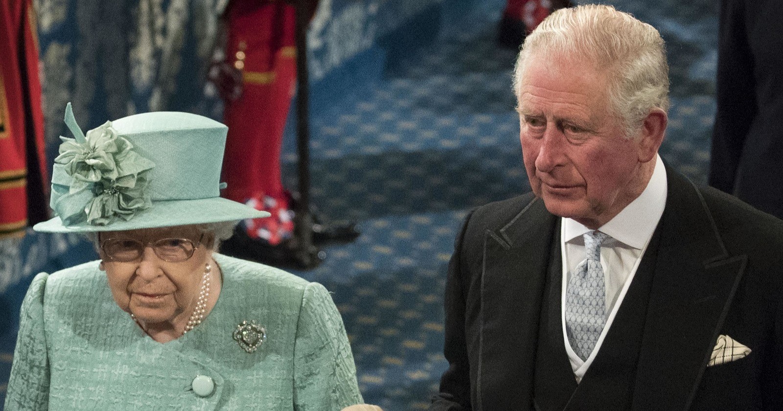 «Смерть королевы не вызовет кризиса в ее семье»: Елизавета II передает власть принцу Чарльзу