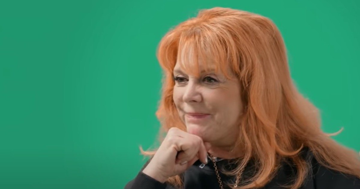 Новикова разоблачила Comedy Club: «Они вырезали неудачный анекдот.  Они шлепают записанный смех "