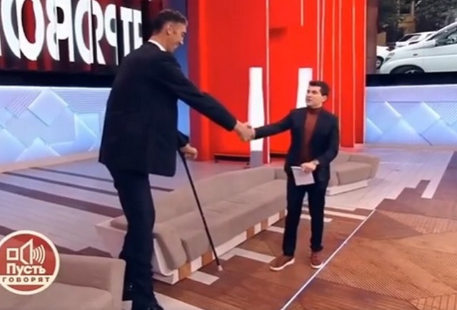 Султан Кесен пришел в студию Первого канала Султан Кесен пришел в студию Первого канала