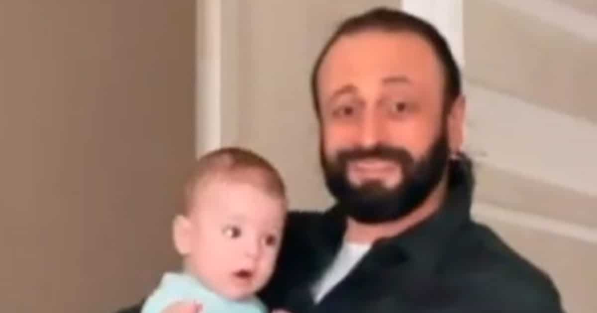 Самые счастливые моменты!  Илья Авербух возится с четырехмесячным сыном на кухне