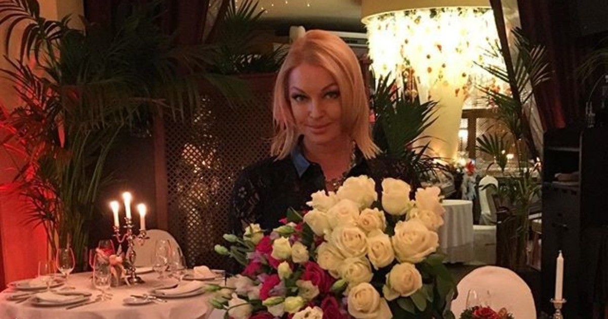 «Пить надо меньше!»: Дана Борисова пошутила о пьяном разврате Анастасии Волочковой в самолете