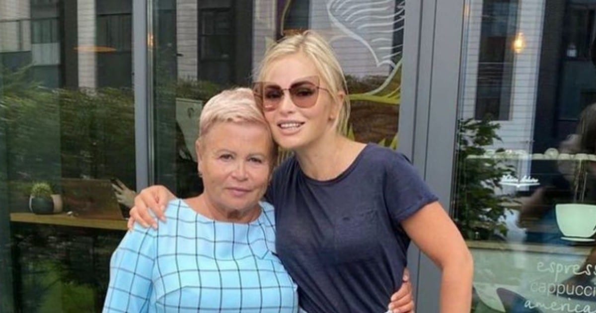Борисова о бойфренде родителей: «Проходимец, жил за мой счет.  Мама ходила по дому на каблуках