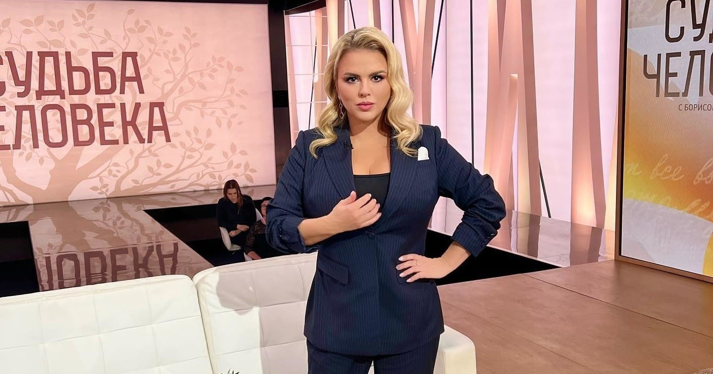 Анна Семенович избавилась от второго подбородка и сделала липосакцию — фото