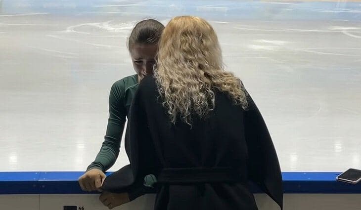 Камила не может справиться с эмоциями Камила не может справиться с эмоциями