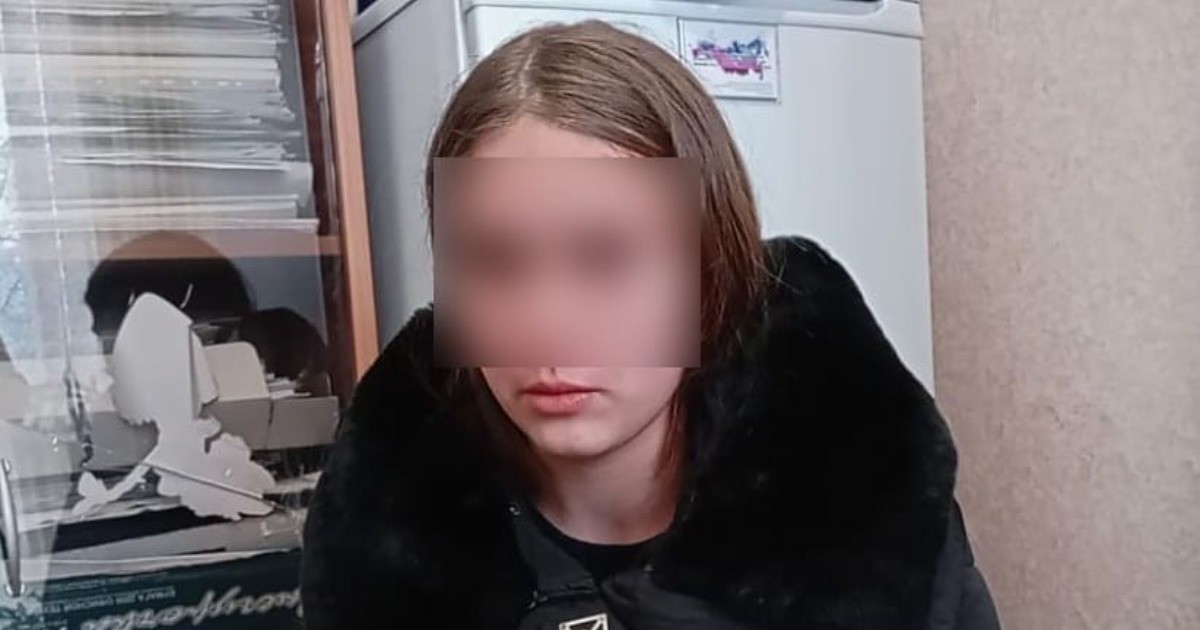 «Он попадет в тюрьму»: соседи описали 14-летнюю девушку и ее бойфренда, зарезавших семью под Омском