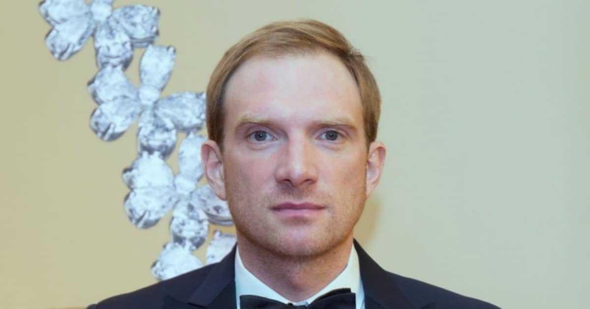 «Как в бреду… Морг, похороны, куча друзей»: Андрей Бурковский вспомнил о покойном брате