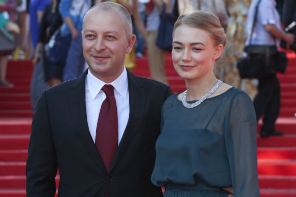 Поклонники гадают, рассталась ли Оксана со вторым мужем Поклонники гадают, рассталась ли Оксана со вторым мужем
