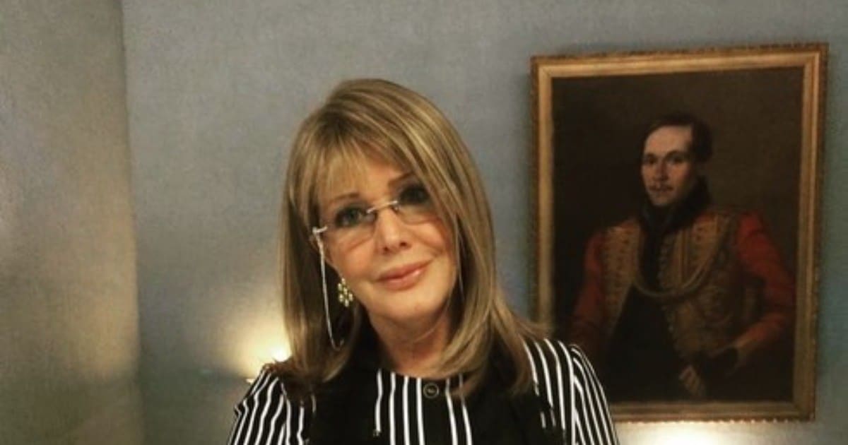 Елена Проклова рассказала, содержит ли она бывшего мужа