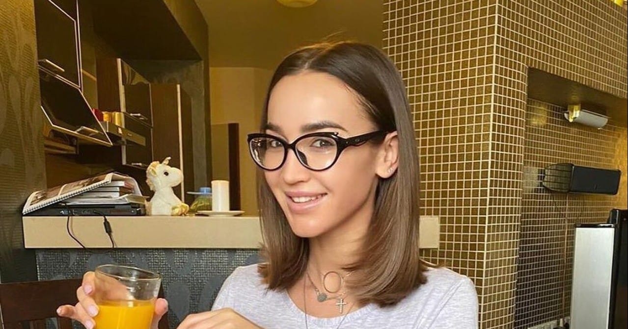 Бузова о кризисе: «Теперь я не буду ходить в дорогие рестораны и оставлять там сумасшедшие деньги»