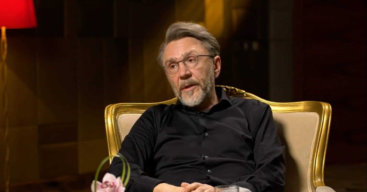 «Эта позиция кажется мне ущербной»: Сергей Шнуров не собирается уезжать из России