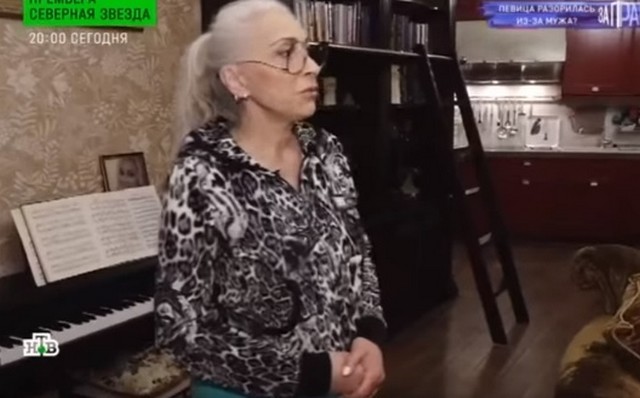 Певица переживает, что у нее до сих пор нет оборудования для записи песен Певица переживает, что у нее до сих пор нет оборудования для записи песен