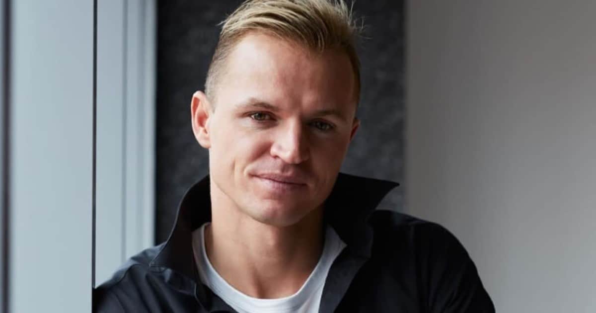 Дмитрий Тарасов устроил праздник старшей дочери, на которую пожалел алименты