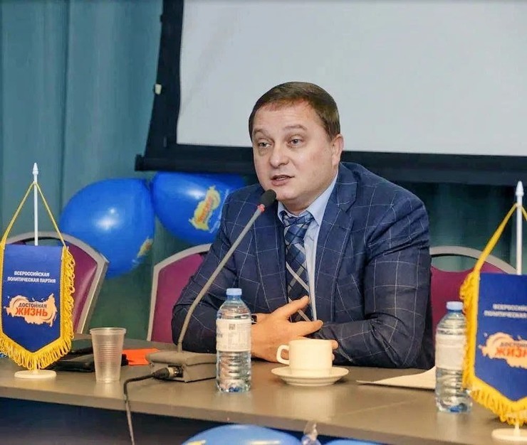 Роман Худяков разозлился на звезд, уехавших из России 