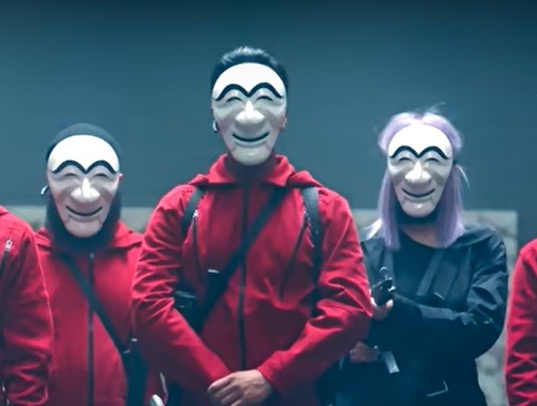 Paper House: Корея сохраняет фирменные красные костюмы и маски