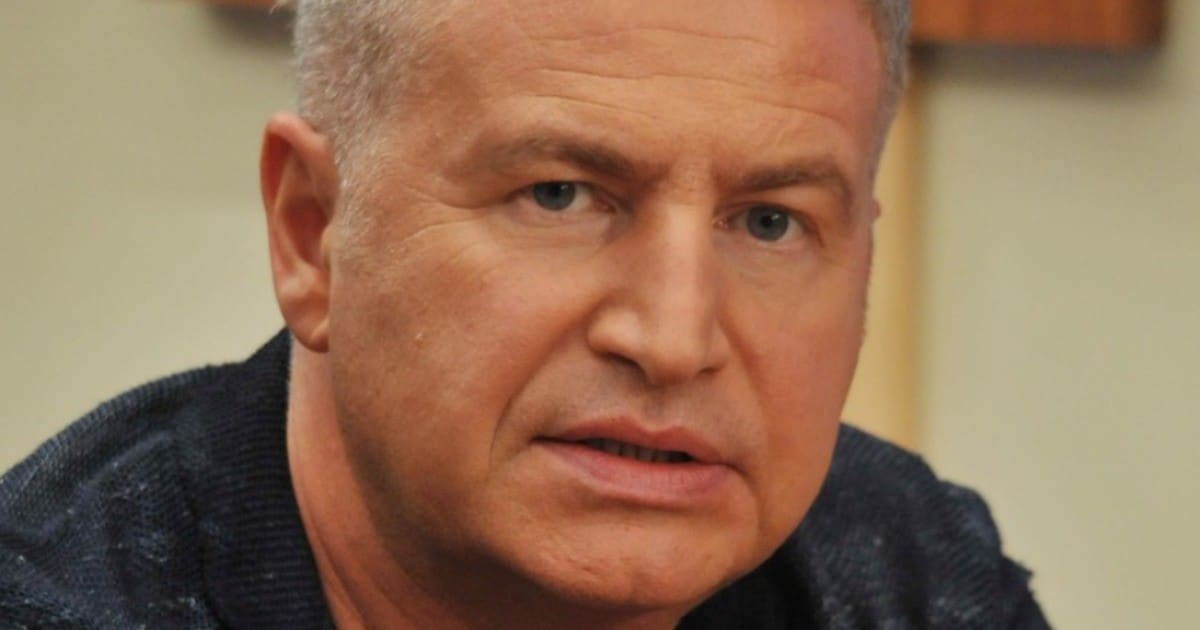 На Леонида Агутина напала фанатка во время концерта в Миассе