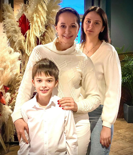 У актрисы двое детей – дочь Татьяна и сын Виктор.