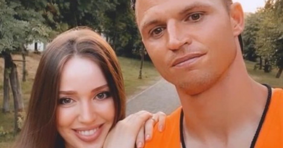 Жена Дмитрия Тарасова отреагировала на обвинения в измене и эскорте: «Живу трудным этапом»