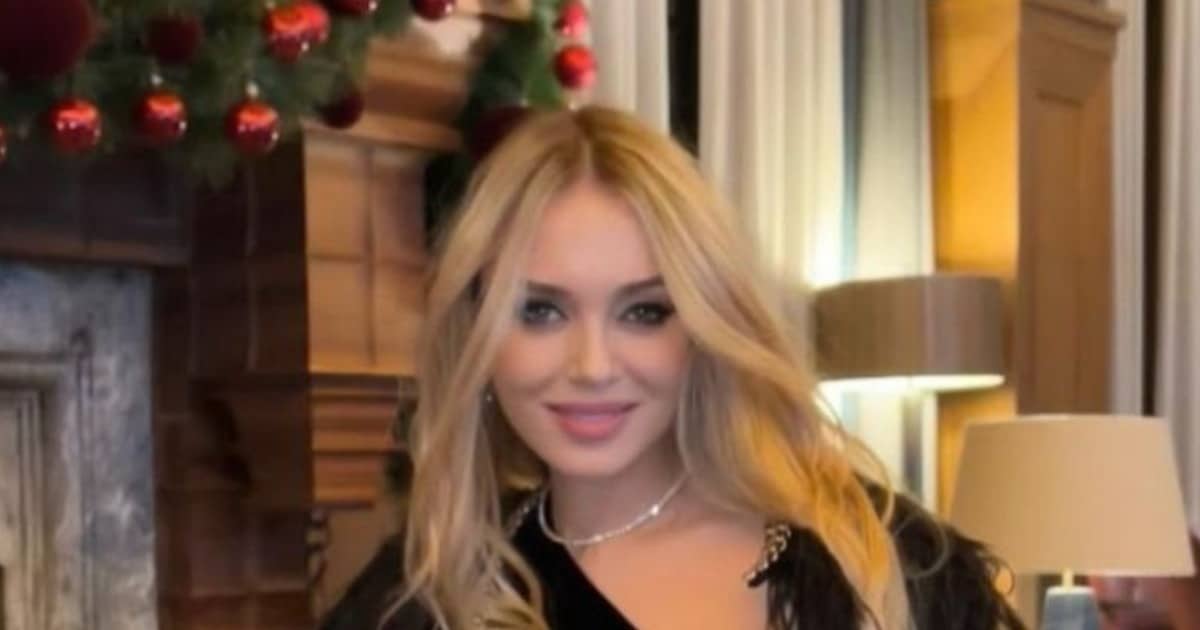 Модель Ксения Сухинова показала фигуру спустя две недели после родов