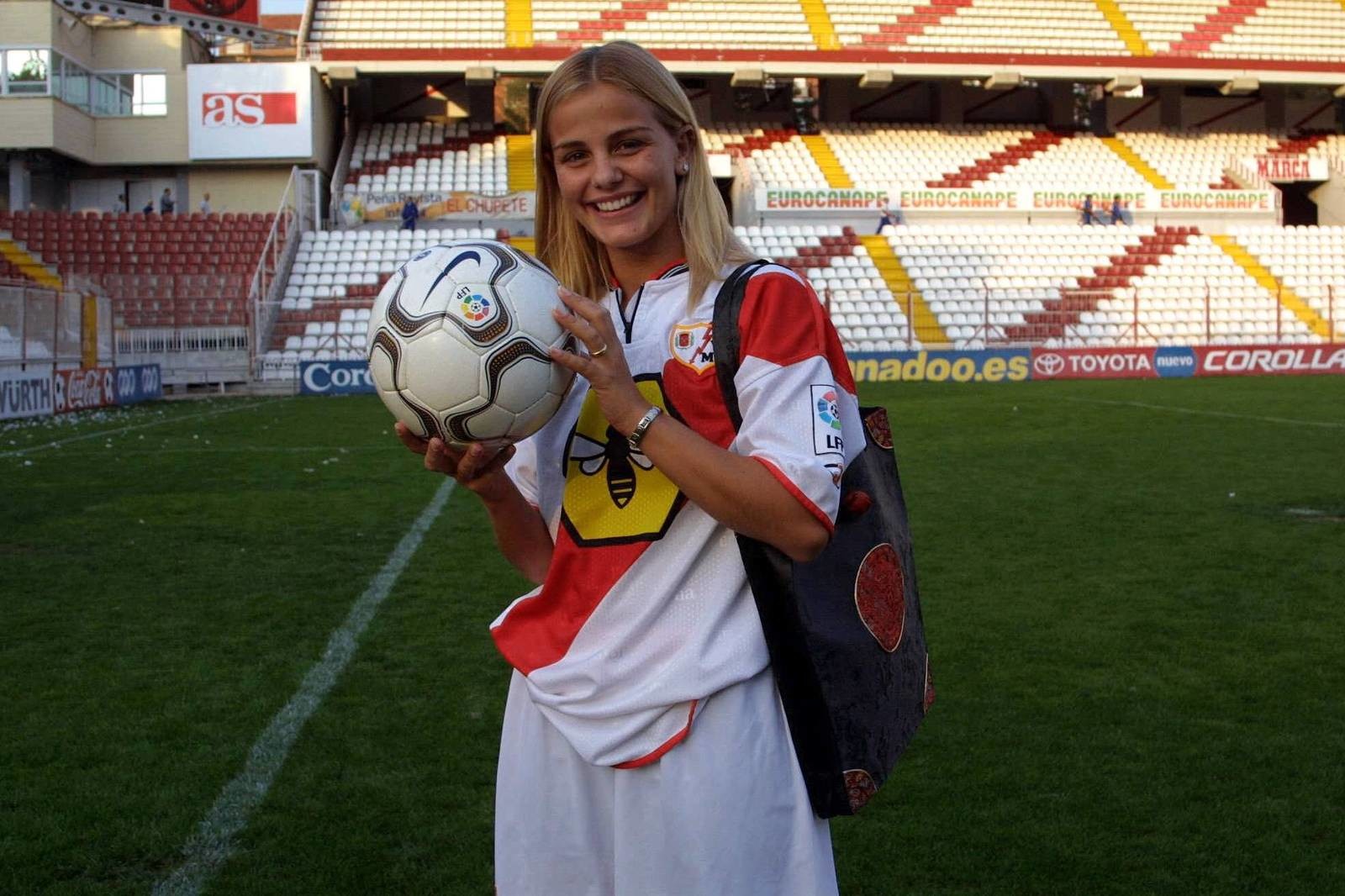 После развода с Роналду Милена вышла замуж за испанского футболиста Давида Агансо.
