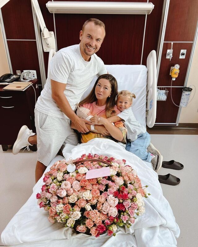 Еще недавно Сивов и Нюша казались идеальной семьей. Супруги, кстати, воспитывают двоих общих детей Еще недавно Сивов и Нюша казались идеальной семьей. Супруги, кстати, воспитывают двоих общих детей