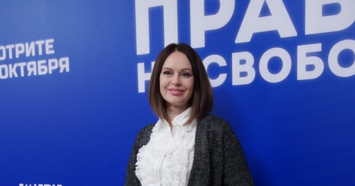 Безрукова в рюшах, Бабенко в костюме из 80-х. Странные образы звезд на премьере «Права на свободу»