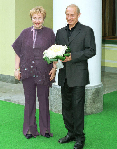 2002 Людмила и Владимир Путины принимают чету Бушей в Ново-Огарево.