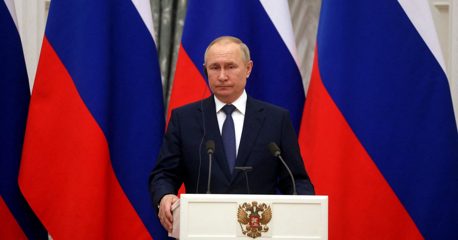 Полный текст указа Владимира Путина о введении военного положения в регионах России