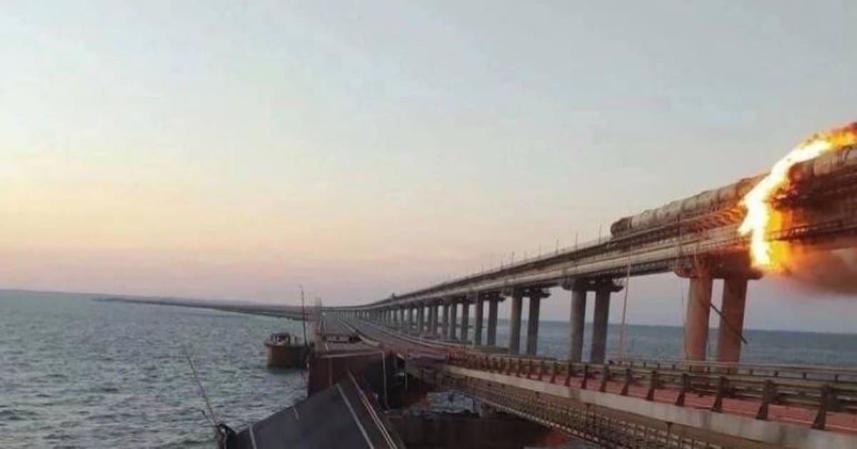 Последствия взрыва на Крымском мосту: ущерб до 500 млн, отмена рейсов и ограничение продажи продуктов