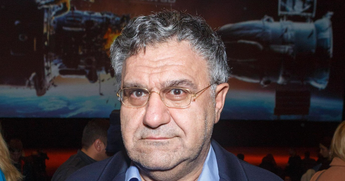Александр Акопов, сменивший Гуревича в шоу «Сто к одному», стал генеральным директором телеканала СТС.