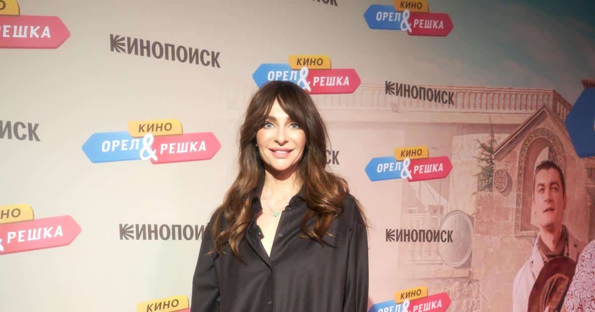 «Кто они? Забытые имена…»: Екатерина Варнава устроила безумные танцы рядом с модным Иваном Ургантом