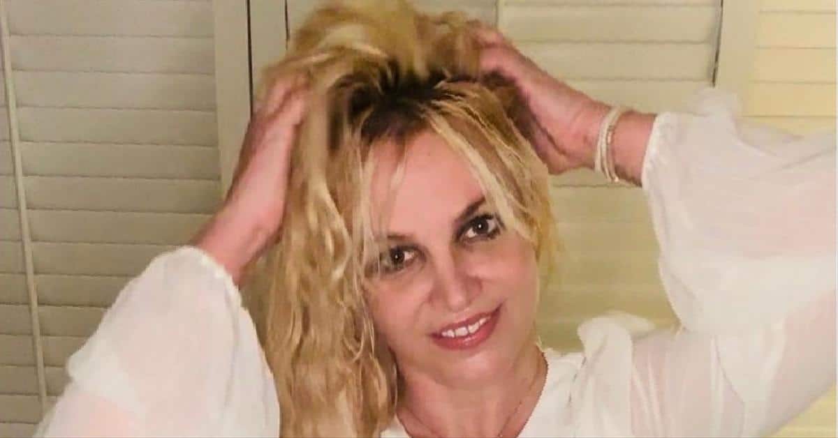 Бритни Спирс сошла с ума в кафе. В это время ее муж сбежал из заведения