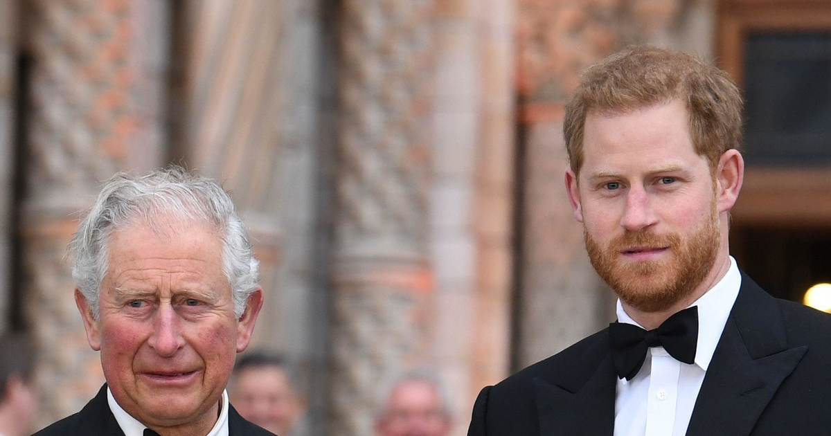 Карл III ждет принца Гарри во дворце, но Уильям против.  Новые подробности предстоящей коронации