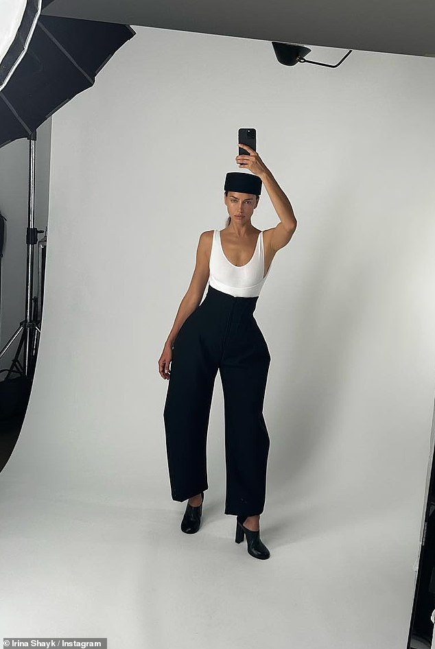 Время селфи: российская звезда представила новую коллекцию ALAÏA, выпущенную 02.07.2023, что переводится на 2 июня 2023 года в США.