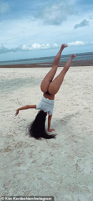 Она опубликовала восемь своих фотографий.