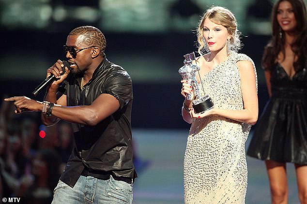 Семена вражды были посажены на церемонии вручения наград MTV Video Music Awards 2009 13 сентября 2009 года в Radio City Music Hall в Нью-Йорке.