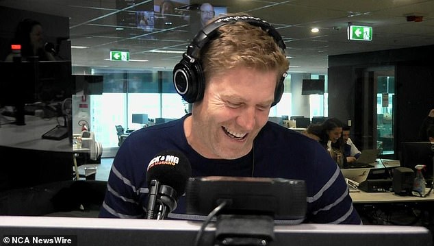 Говоря о Mick & MG из Triple M утром во вторник, Bondi Vet сказал, что кто-то изменил свое имя телефона на доктора Криса Брауна (Bondi Vet) и сбрасывал в эфир его фотографии топлесс.