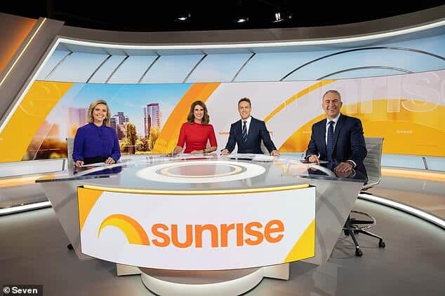 Зрители Sunrise с ужасом отреагировали на то, что новый вид шоу после завтрака переезжает из их давнего дома на Мартин-Плейс.  На снимке: ведущие группы Sunrise Эдвина Бартоломью, Нэт Барр, Мэтт Ширвингтон и Марк Беретта в новой студии Sough Everleigh в Сиднее.