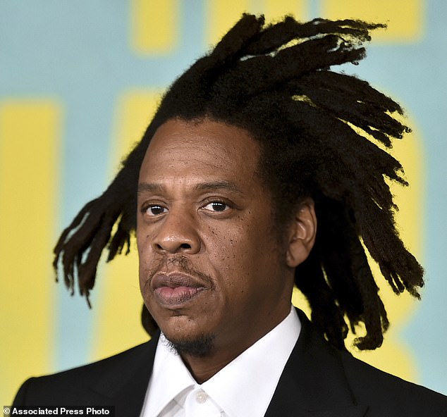 Roc Nation из Jay-Z продюсирует шоу Super Bowl Halftime Show.  53-летний рэпер (на премьере в Лос-Анджелесе в 2021 году) только что отменил свой фестиваль «Сделано в Америке», который Лиззо должна была возглавить.