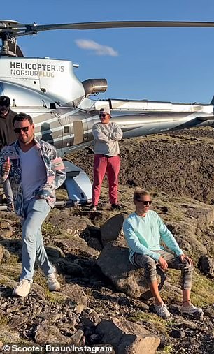 Время публикации поста было особенно интригующим, учитывая, что он был опубликован через несколько часов после того, как в сети появилась новость о том, что Ариана решила разорвать отношения со Скутером.