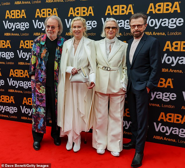 Popular: Voyage — девятый студийный альбом шведской поп-группы ABBA, выпущенный в ноябре 2021 года (на фото на премьере).