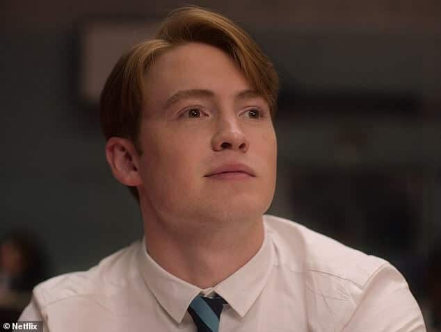 Юная любовь: Кит Коннор - половина романтики в шоу о совершеннолетии Netflix LGBTQI + Heartstopper, играющем капитана регби своей школы Ника Нельсона.