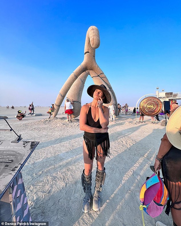 Экспериментирование: «Нет лучшего места, чем Burning Man, чтобы носить все, что хочешь».  Стиль каждого прославляется и является частью веселья недели», — сказала она.