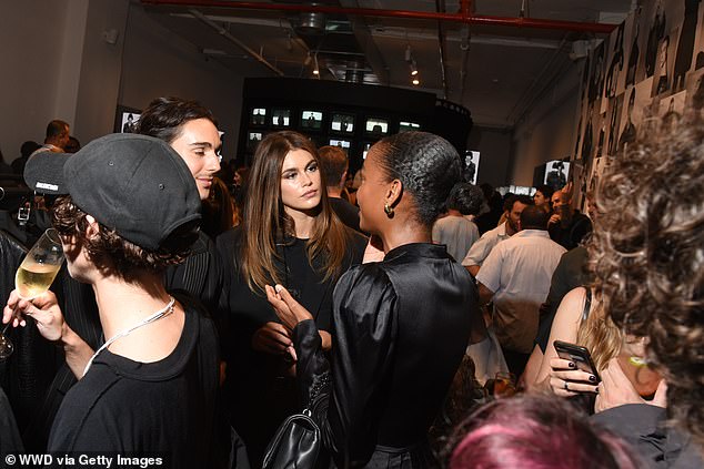 Новая линия: коллекция вдохновлена ​​личным чувством стиля Мейзеля, а также его страстью к разным эпохам и его работой в отрасли на протяжении десятилетий, согласно журналу W Magazine.