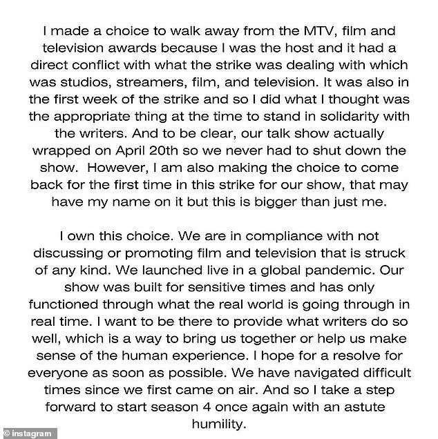 Бэрримор объявила о решении возобновить свое дневное ток-шоу в длинном посте в Instagram, несмотря на то, что ранее она ушла с поста ведущей церемонии вручения наград MTV Movie & TV Awards в дни забастовки.