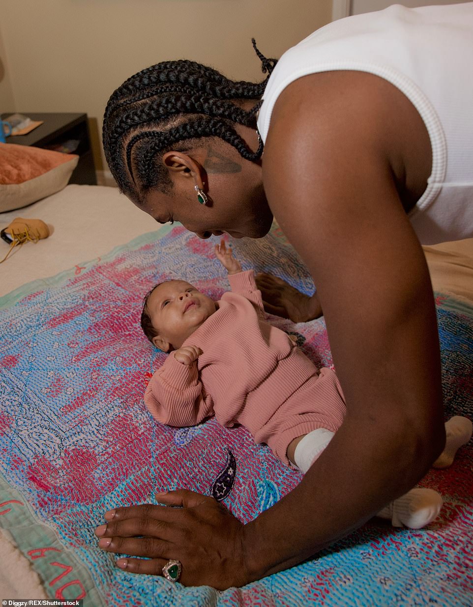 Улыбайтесь: A$AP выглядел одурманенным своим вторым сыном на очаровательной фотографии