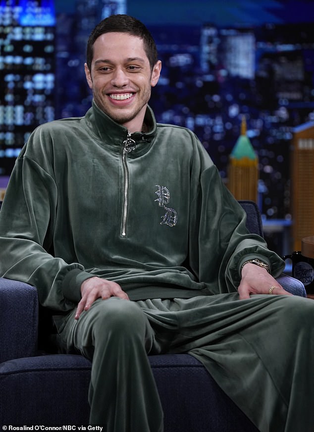 Реабилитация: Расставание произошло через два месяца после того, как Дэвидсон попал в реабилитационный центр на фоне продолжающейся борьбы с пограничным расстройством личности и посттравматическим стрессовым расстройством;  видел в апреле в Нью-Йорке