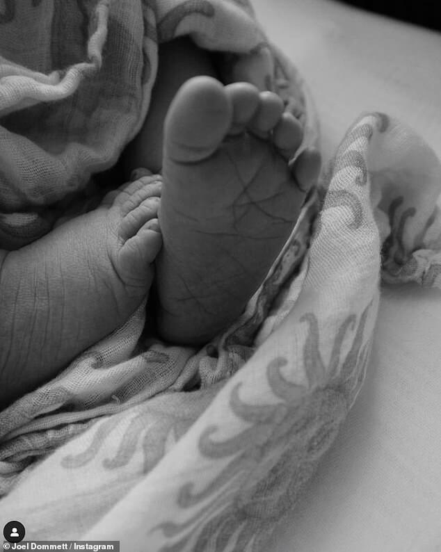 Детская радость: жена Джоэла Доммета, Ханна Купер, родила ребенка, когда во вторник пара объявила о рождении первенца.